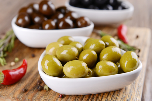 eating olives